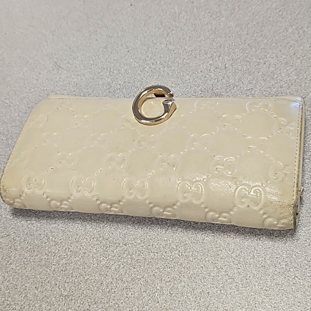Vintage Gucci wallet. Cream, beige color.